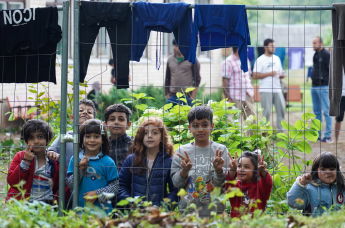 Дети нелегальных мигратнов в центре временного пребывания в Казитишкисе, Литва, 12 августа 2021