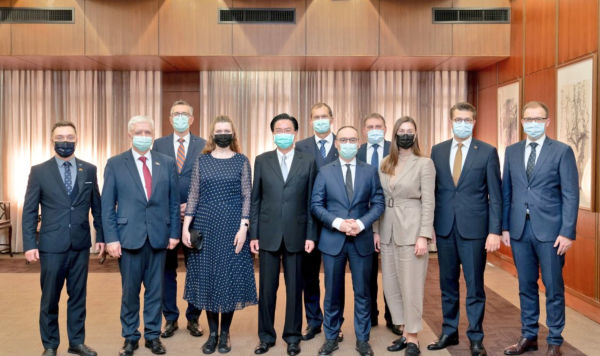 Парламентская делегация стран Балтии во время участия в форуме «Открытый парламент» на Тайване, 29 ноября 2021