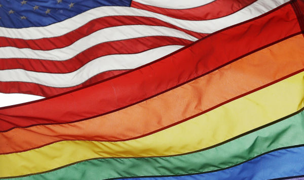Флаги США и ЛГБТ