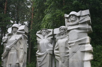 Мемориал советским воинам-освободителям на Антакальнисском кладбище Вильнюса 