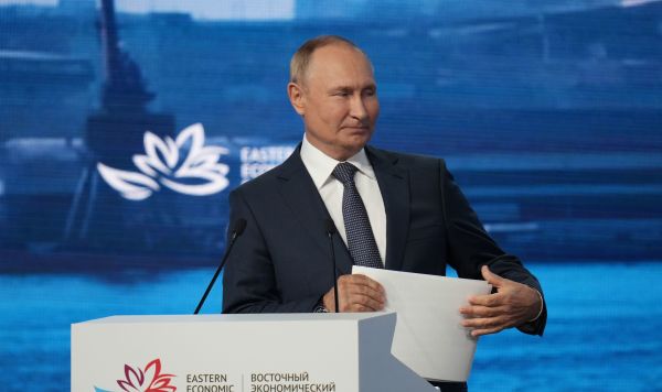 Президент РФ Владимир Путин на пленарном заседании VII Восточного экономического форума во Владивостоке, 7 сентября 2022