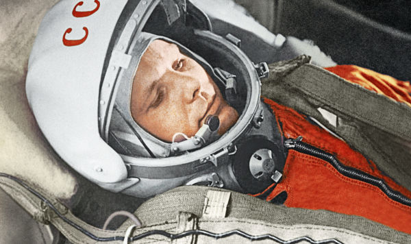 Космонавт Юрий Гагарин в кабине космического корабля "Восток-1" перед стартом. Космодром Байконур, 12 апреля 1961 год