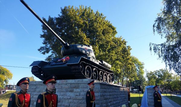 Открытие памятника танку Т-34 в Ивангороде, 11 сентября 2022
