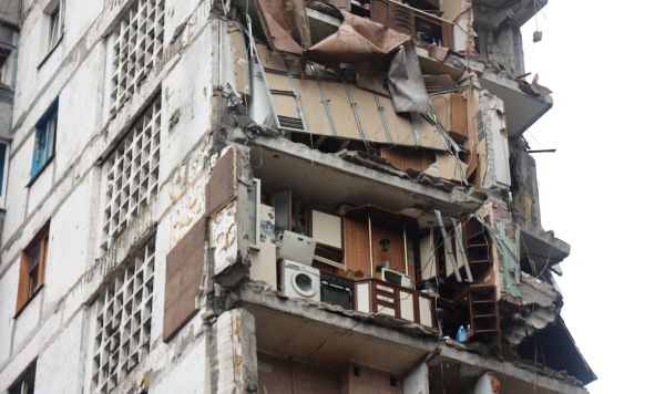 Разрушенный дом в Мариуполе