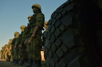 Построение военнослужащих ВС РФ перед отправкой в зону специальной военной операции
