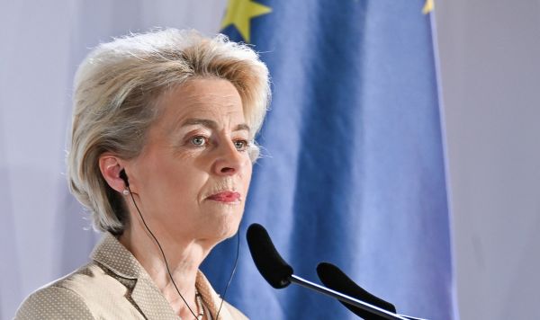 Председатель Европейской комиссии Урсула фон дер Ляйен во время пресс-подхода по итогам встречи на неформальном саммите ЕС в Праге