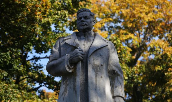 Фрагмент памятника генералу Ватутину в Мариинском парке Киева