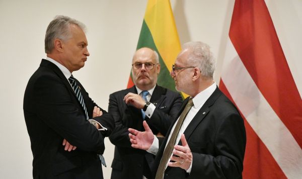 Президент Эстонии Алар Карис, президент Латвии Эгилс Левитс и президент Литвы Гитанас Науседа
