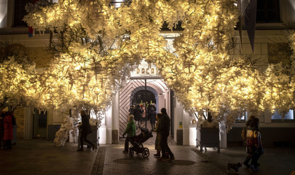 Рождественские украшения в Вильнюсе, Литва Рождественские украшения в Вильнюсе, Литва