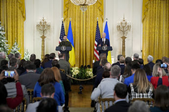 Президент США Джо Байден и президент Украины Владимир Зеленский во время встречи в Белом доме  в Вашингтоне 21 декабря 2022 года