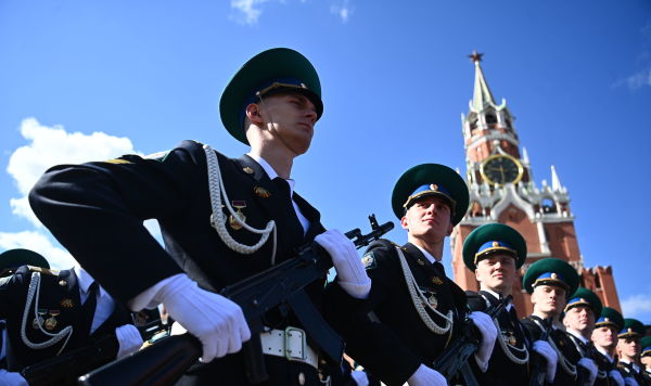 Военнослужащие парадных расчетов во время генеральной репетиции парада в честь 76-й годовщины Победы в Великой Отечественной войне в Москве
