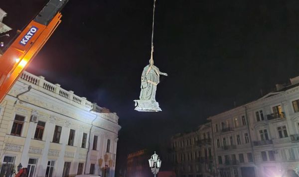 Демонтаж памятника Екатерине II в Одессе, 29 декабря 2022