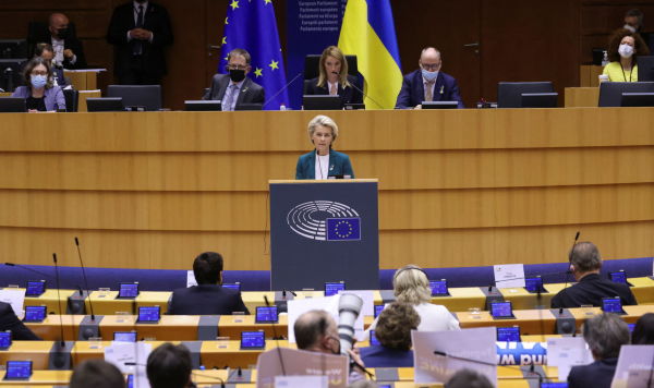 Урсула фон Дер Ляйен выступает на специальной сессии Европейского парламента по событиям на Украине, Брюссель, Бельгия, 1 марта 2022 года