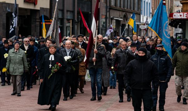 Участники шествия в Риге, посвященного памяти Латышского добровольческого легиона СС, Латвия, 16 марта 2023
