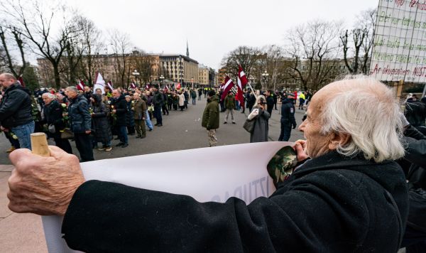 Участники шествия в Риге, посвященного памяти Латышского добровольческого легиона СС, Латвия, 16 марта 2023 Участники шествия в Риге, посвященного памяти Латышского добровольческого легиона СС, Латвия, 16 марта 2023