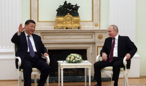 Президент РФ Владимир Путин и председатель КНР Си Цзиньпин (слева) во время встречи, Москва, 20 марта 2023