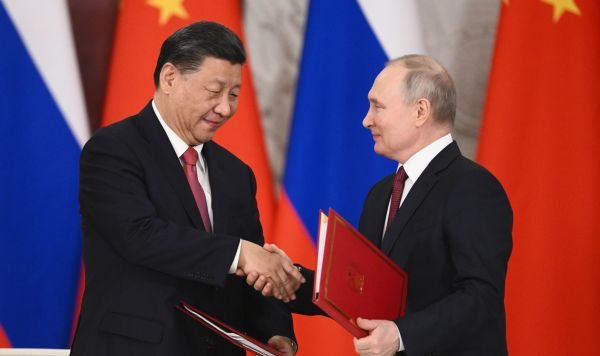 Президент РФ Владимир Путин и председатель КНР Си Цзиньпин на церемонии подписания совместных документов об углублении отношений и направлениях сотрудничества до 2030 года, 21 марта 2023 Президент РФ Владимир Путин и председатель КНР Си Цзиньпин на церемонии подписания совместных документов об углублении отношений и направлениях сотрудничества до 2030 года, 21 марта 2023