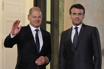 Канцлер ФРГ Олаф Шольц и президент Франции Эммануэль Макрон, Париж, Франция, 8 февраля 2023