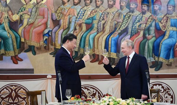  Президент РФ Владимир Путин и председатель КНР Си Цзиньпин на торжественном приеме в Грановитой палате Московского Кремля, 21 марта 2023