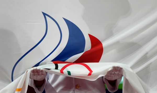 Поднятие флага Олимпийского комитета России