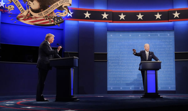 Президент Дональд Трамп (слева) и кандидат в президенты от Демократической партии, бывший вице-президент Джо Байден (справа),  во время первых президентских дебатов, 29 сентября 2020