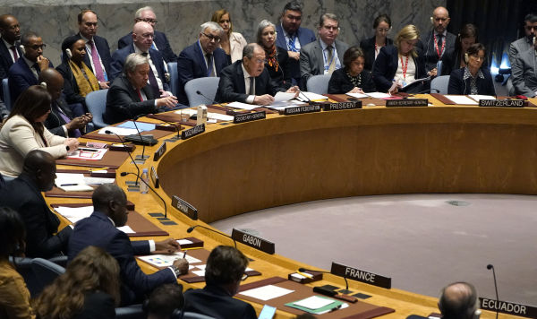 Министр иностранных дел России Сергей Лавров (в центре) на заседании Совета Безопасности ООН в Нью-Йорке, 24 апреля 2023