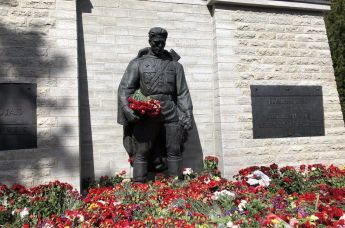 Памятник "Бронзовый солдат", Таллин, Эстония, 9 мая 2023