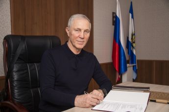 Временно исполняющий обязанности Губернатора Херсонской области Владимир Сальдо в рабочем кабинете.