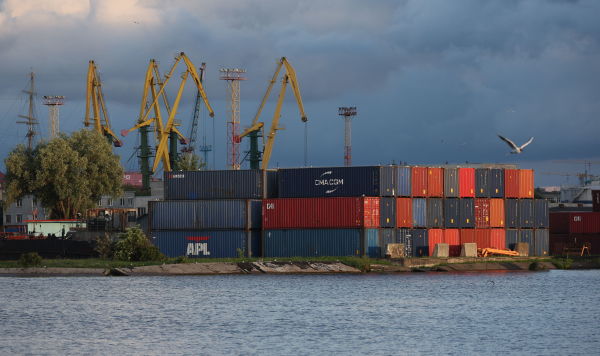 Грузовой терминал в Калининградском морском торговом порту