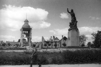 Освобождение Литвы от немецко-фашистских захватчиков. Город Рокишкис после боев.