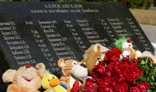 Акция в Донецке в память о детях, погибших в ходе конфликта на юго-востоке Украины