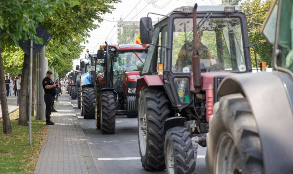 Акция протеста фермеров в центре Кишинева, Молдавия, июнь 2023