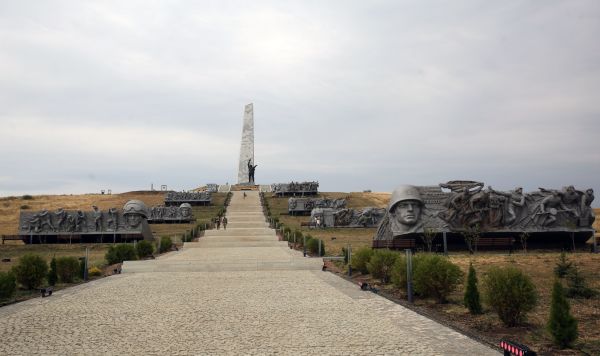 Мемориальный комплекс Саур-Могила в Шахтерском районе ДНР, Россия
