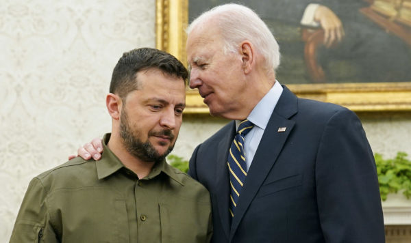 Президент Джо Байден (справа) во время встречи с президентом Украины Владимиром Зеленским (слева) в Овальном кабинете в Белом доме, Вашингтон, США, 21 сентября 2023
