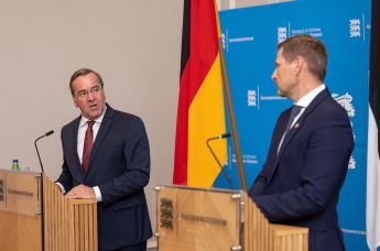Министр обороны Эстонии Ханно Певкур на встрече с министром обороны Германии Борисом Писториусом в Таллине, 26 сентября 2023