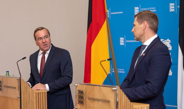 Министр обороны Эстонии Ханно Певкур на встрече с министром обороны Германии Борисом Писториусом в Таллине, 26 сентября 2023
