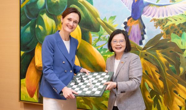 Спикер Сейма Литвы Виктория Чмилите-Нильсен и президент Тайваня Цай Инвэнь на встрече, тайвань, 23 октября 2023
