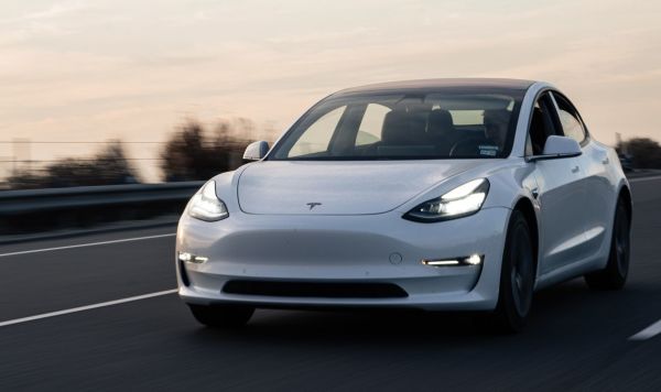 Автомобиль Tesla