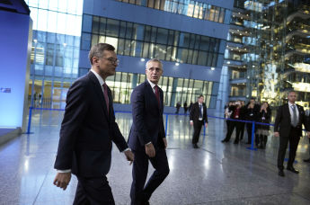 Министр иностранных дел Украины Дмитрий Кулеба и генеральный секретарь НАТО Йенс Столтенберг в Брюсселе, 29 ноября 2023