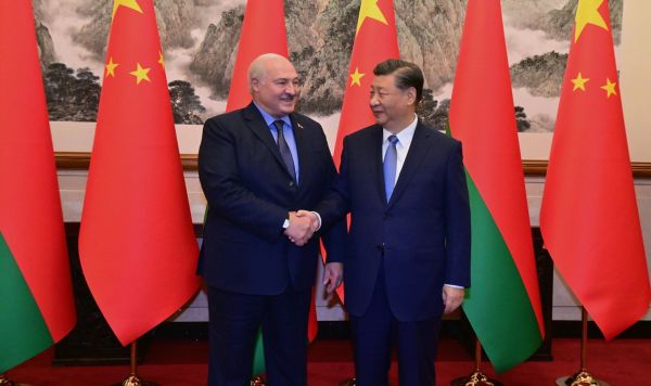 Президент Белоруссии Александр Лукашенко на встече с председателем КНР Си Цзиньпином в правительственной резиденции Дяоюйтай в Китае, 4 декабря 2023