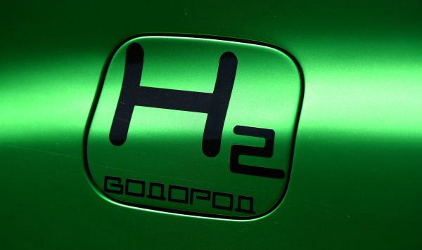 Лючок топливного бака автомобиля на водородном топливе