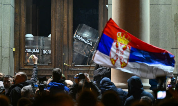 Акция протеста на площади перед зданием Скупщины в Белграде, Сербия, 25 декабря 