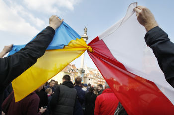 Флаги Украины и Польши
