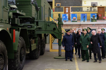 Министр обороны России С. Шойгу проверил выполнение госзаказа на предприятиях концерна "Алмаз-Антей"