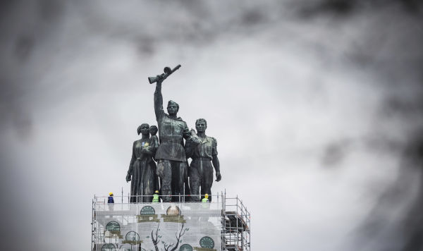 Снос памятника Советской армии в Софии, Болгария,12 декабря 2023