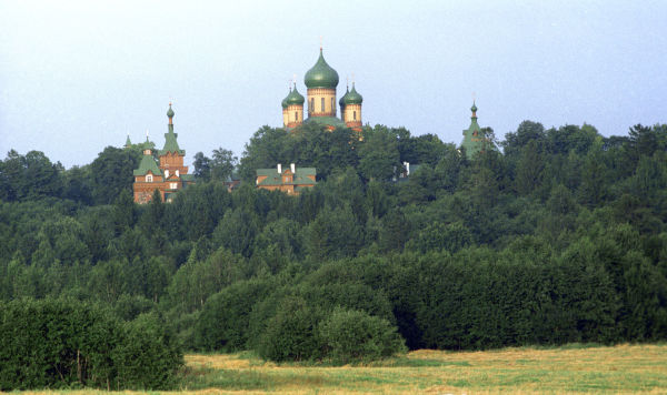 Свято-Успенский Пюхтицкий ставропигиальный женский монастырь.
