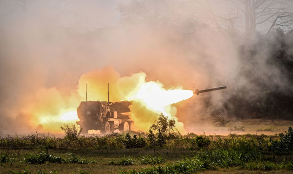 Работа артиллерийской ракетной системы M142 HIMARS. Архивное фото Работа артиллерийской ракетной системы M142 HIMARS. Архивное фото