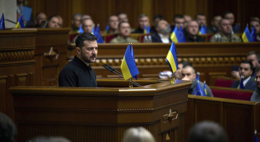 Президент Украины Владимир Зеленский выступает перед парламентариями в Верховной Раде в Киеве, Украина, 16 октября 2024