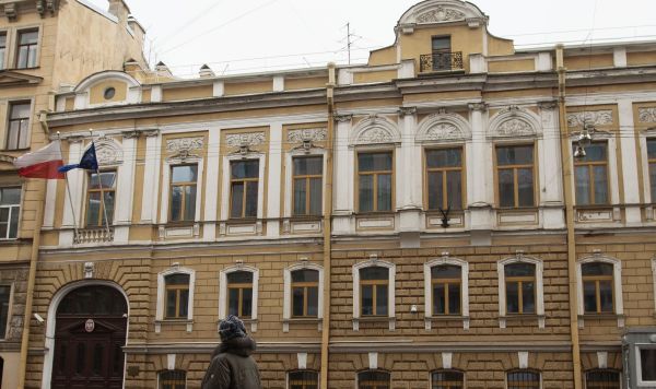 Здание генерального консульства Польши в Санкт-Петербурге. Согласно решению арбитражного суда Санкт-Петербурга и Ленинградской области дипломатическое представительство Польши должно выплатить более 74 миллионов рублей и освободить здание в центре Санкт-Петербург.