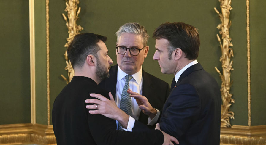 Владимир Зеленский, Кир Стармер и Эммануэль Макрон (слева направо)